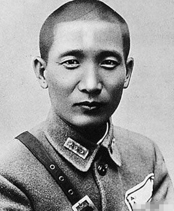 历史人物缩影：蒋介石的八大金刚，七人逃到台湾，一人留在大陆，各自 